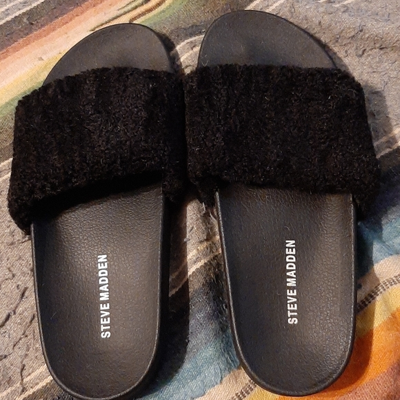 Steve madden fuzzy slides size 8 - Picture 1 of 2